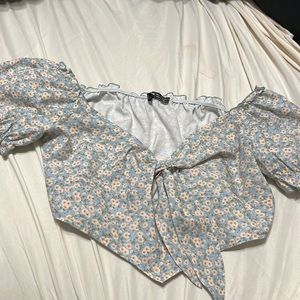 Cottage core cropped top with puffy sleeves.